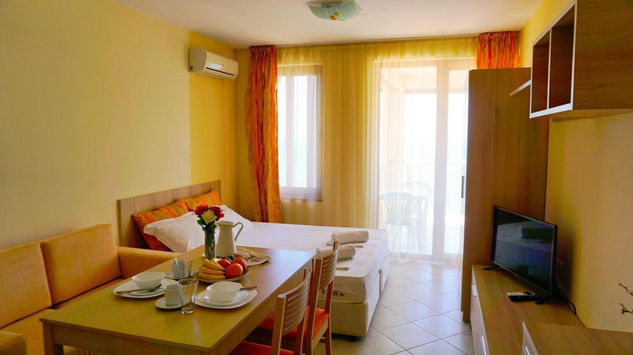 Морски Апартаменти Джулай Морнинг - July Morning Sea View Apartments Kavarna Eksteriør billede